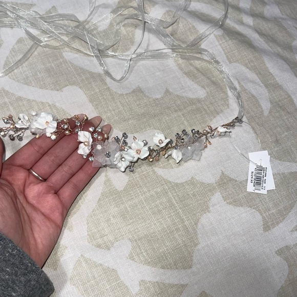 David’s Bridal Rose Gold flower head band piece with rhinestones - Picture 5 of 7